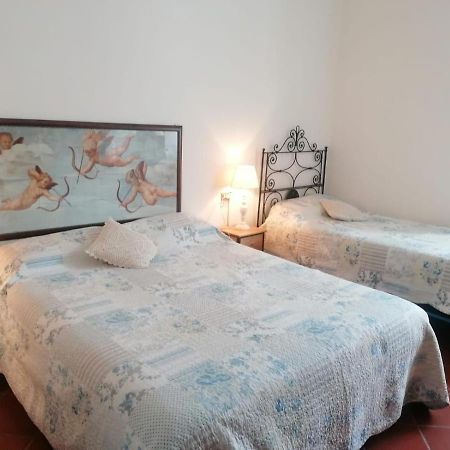 Assisi Hus Stanza Tripla In Appartamento Exterior foto