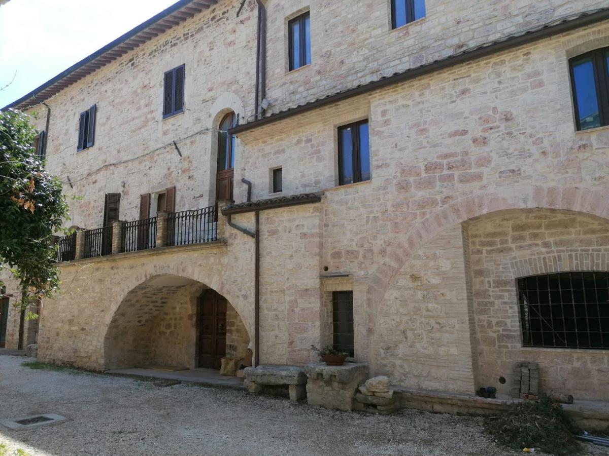 Assisi Hus Stanza Tripla In Appartamento Exterior foto