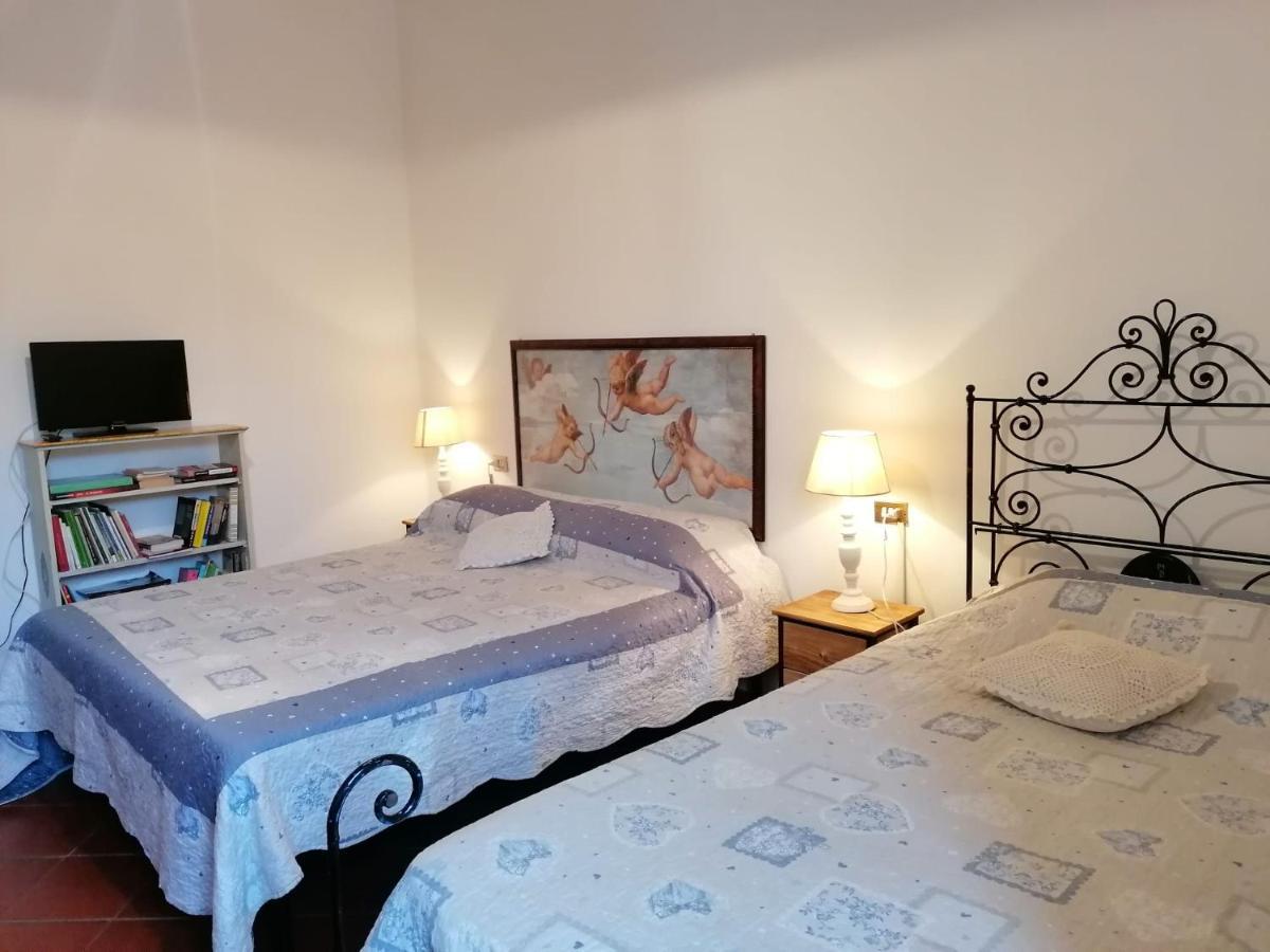 Assisi Hus Stanza Tripla In Appartamento Exterior foto