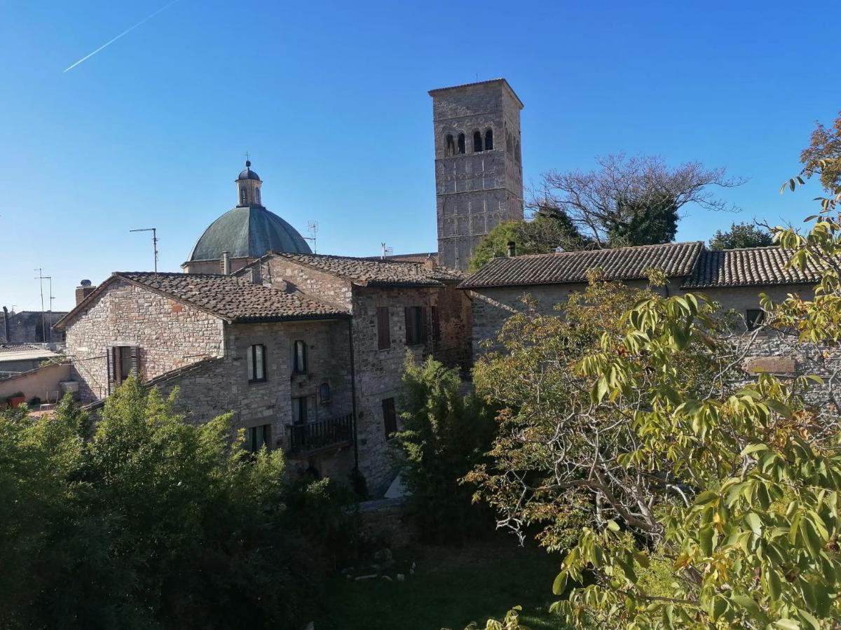 Assisi Hus Stanza Tripla In Appartamento Exterior foto