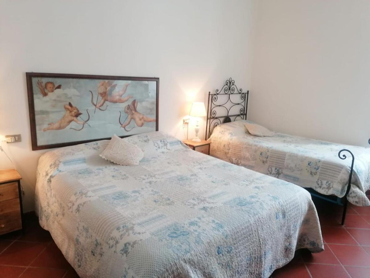Assisi Hus Stanza Tripla In Appartamento Exterior foto