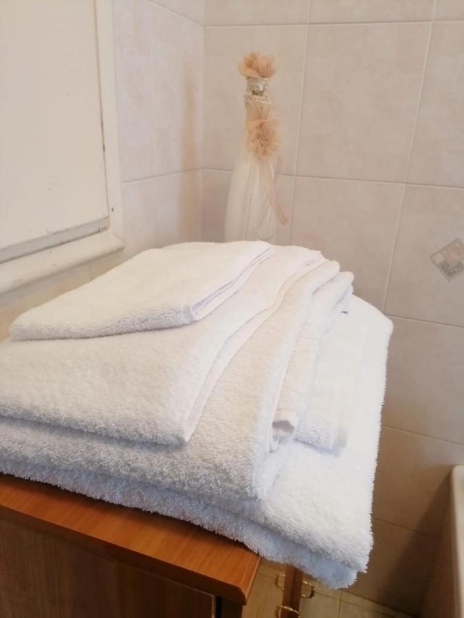 Assisi Hus Stanza Tripla In Appartamento Exterior foto